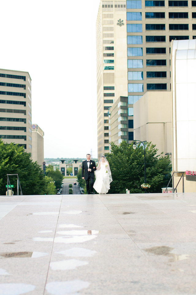 Stephanie & William Host Modern Wedding At Historic War Memorial At Legislative Plaza