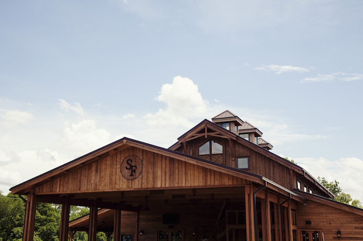 The Barn at Sycamore Farms: A Rustic and Refined Wedding Venue in Arrington, TN