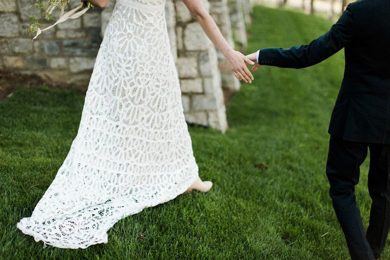 Lindsey + Michael’s Post-Wedding Poolside Shoot by Abigail Lauren Photography |  Outdoor Weddings