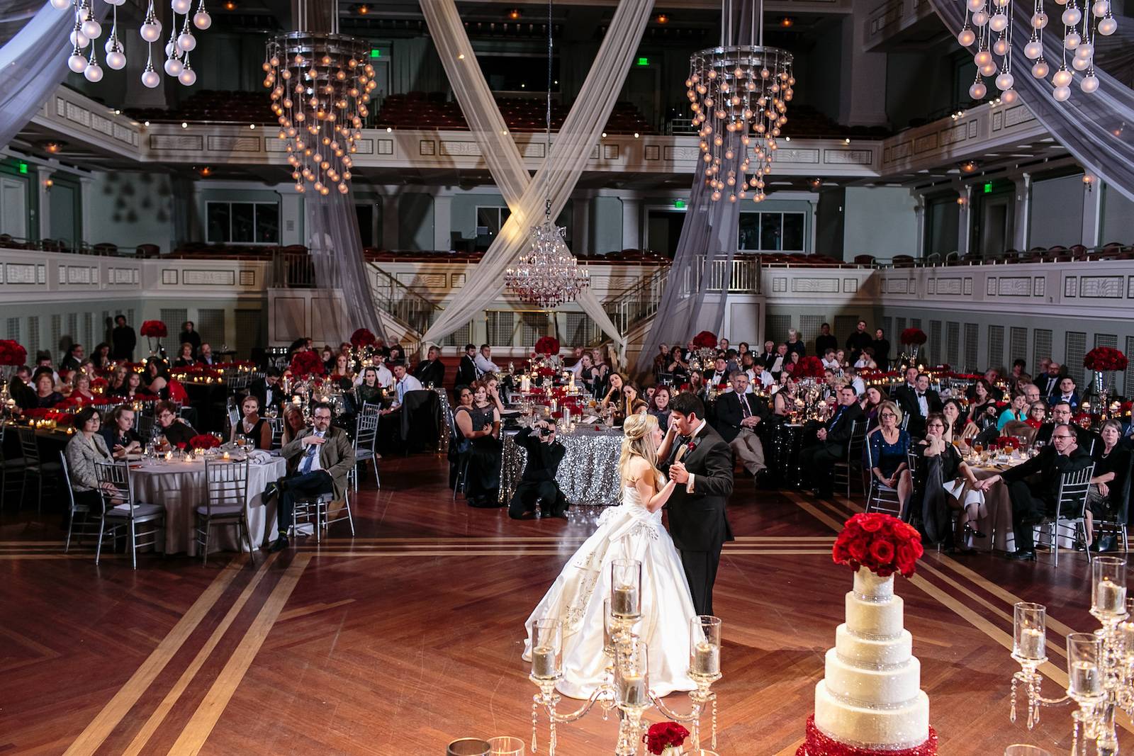 Glamorous Red Winter Wedding at Schermerhorn by Erin Lee Allender |  Nashville Real Wedding