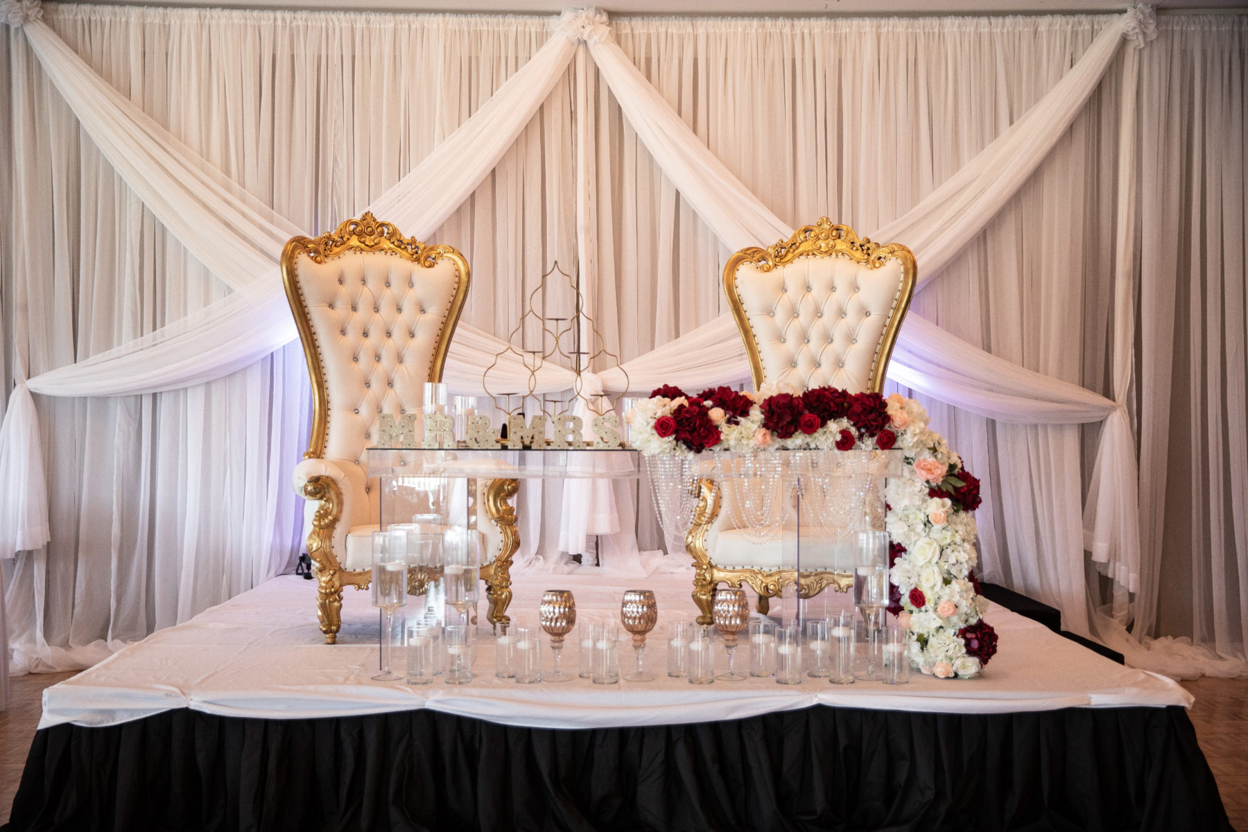 Glamorous sweetheart table design: Luxurious Stone Rivers Country Club Wedding featured on Nashville Bride Guide