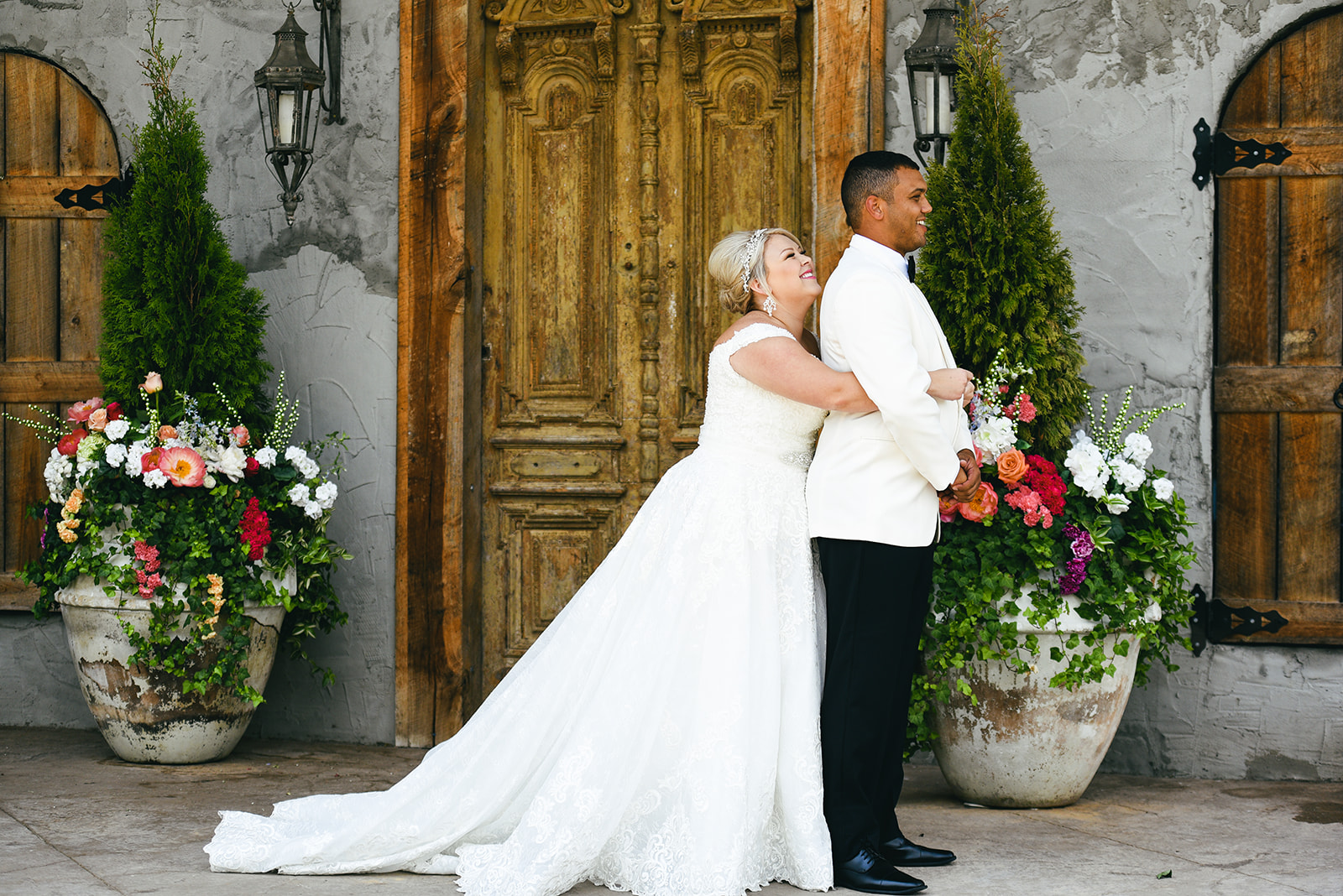 Wedding first look: Elegant Cason Cove Wedding featured on Nashville Bride Guide