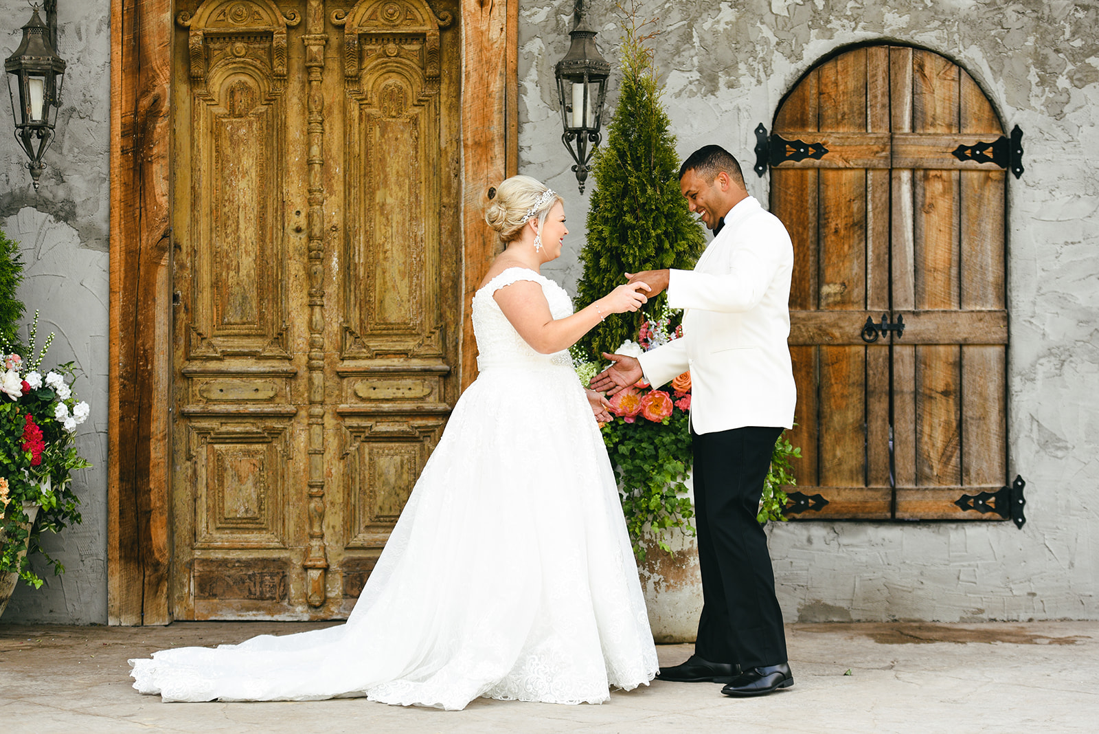 Wedding first look: Elegant Cason Cove Wedding featured on Nashville Bride Guide