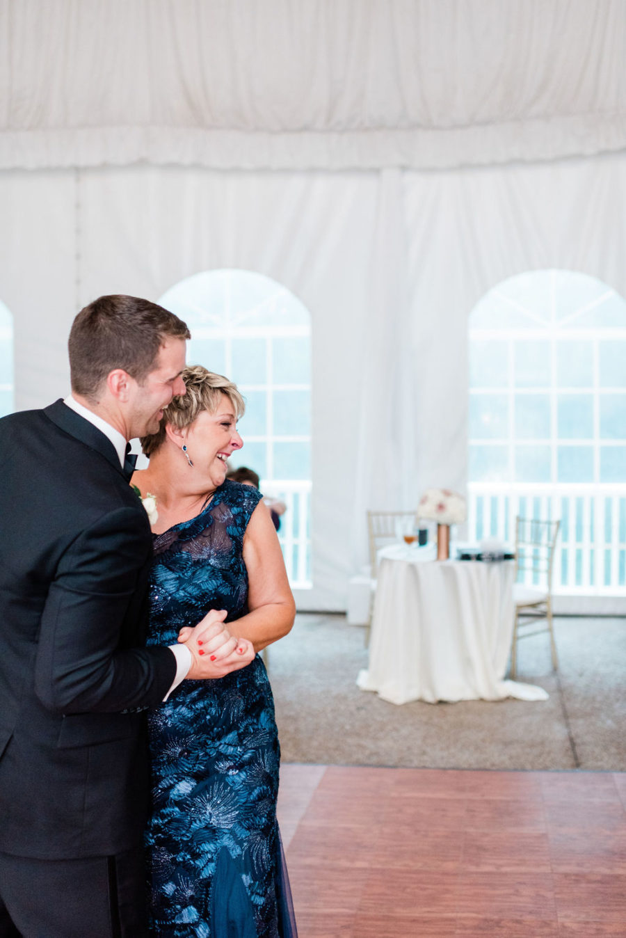 Mother/son dance for Nashville Wedding captured by Maria Gloer Photography