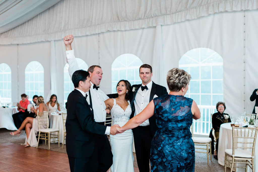 Family dancing at Nashville Wedding captured by Maria Gloer Photography