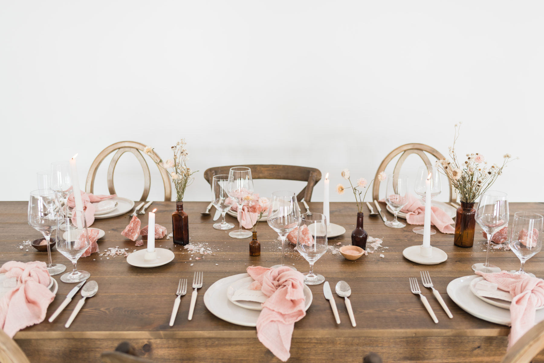 Natural Wedding Table Decor: Organic Blush Wedding Inspiration captured by Mandy Liz Photography