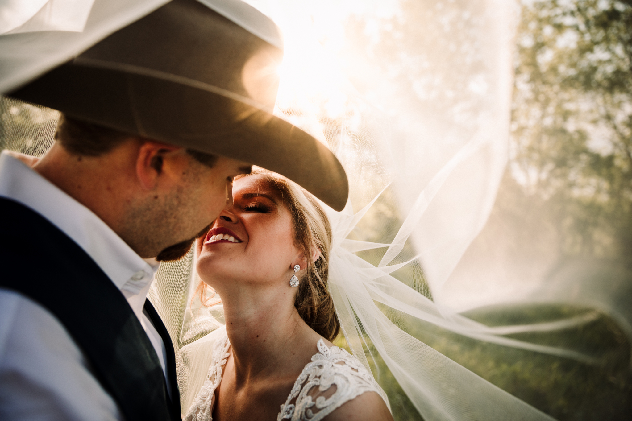Simple Barn Wedding by Wedding Photographer Billie-Shaye Style