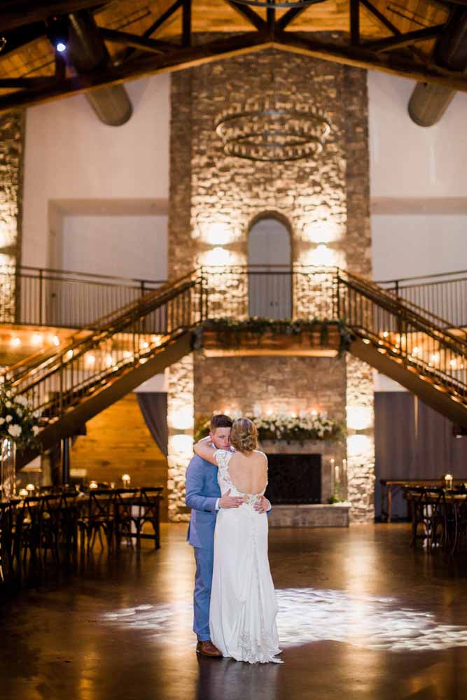 Amanda May Photos Wedding Photography featured on Nashville Bride Guide