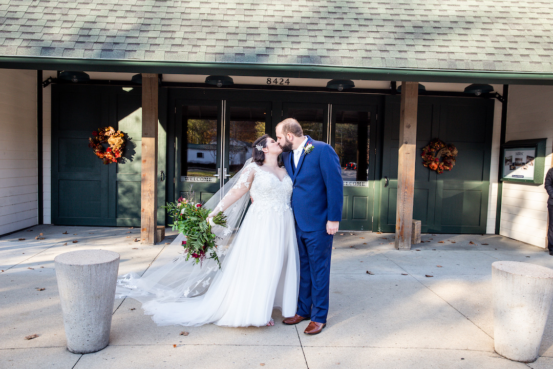 Tennessee Barn Wedding captured by Sara Grace Photography on Nashville Bride Guide