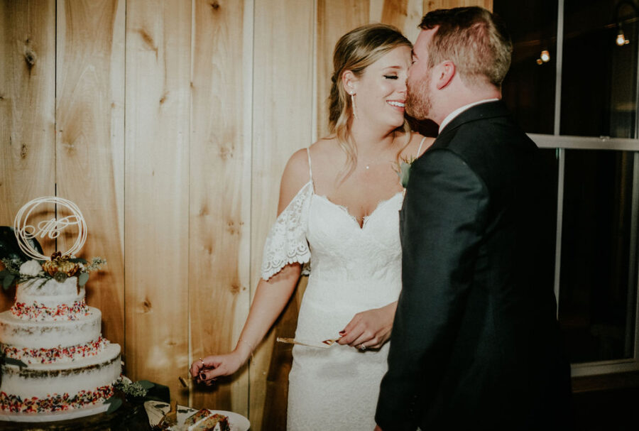 Wedding cake cutting: Glenai Gilbert Photography featured on Nashville Bride Guide
