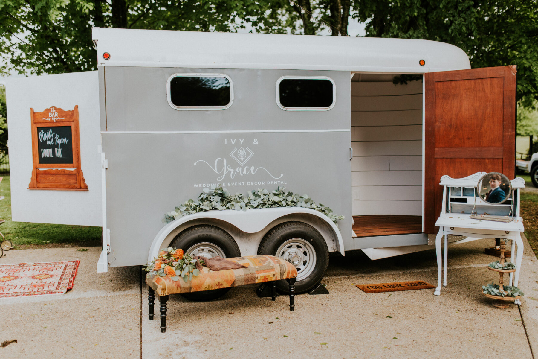 Wedding photo booth: Stunning Fall Styled Shoot at Promise Manor featured on Nashville Bride Guide