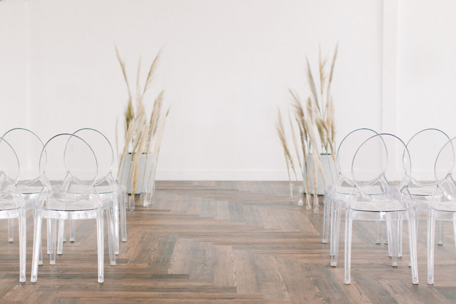 Minimal wedding ceremony decor: Clean & Modern Styled Shoot at 14TENN featured on Nashville Bride Guide