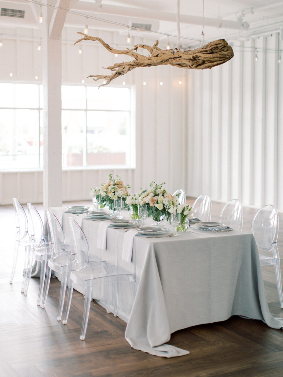 Wedding tablescape inspiration: Clean & Modern Styled Shoot at 14TENN featured on Nashville Bride Guide