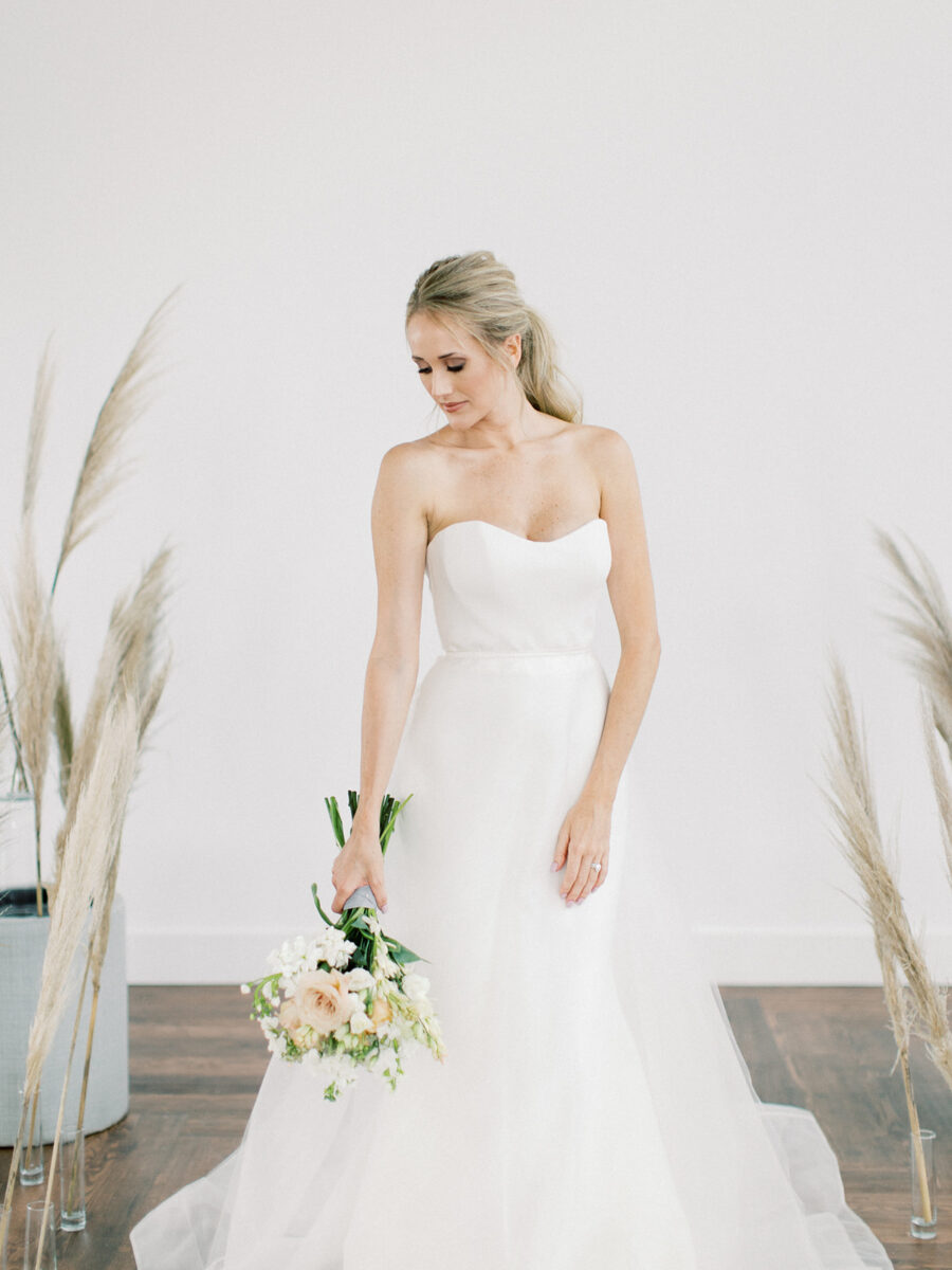 Wedding dress inspiration: Clean & Modern Styled Shoot at 14TENN featured on Nashville Bride Guide