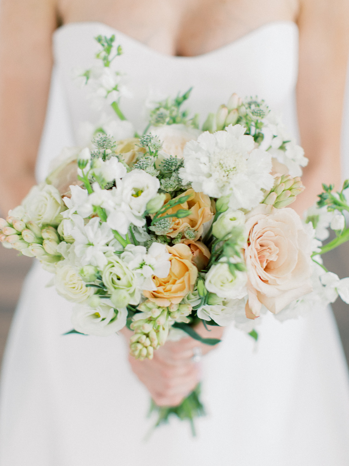 Wedding bouquet inspiration: Clean & Modern Styled Shoot at 14TENN featured on Nashville Bride Guide