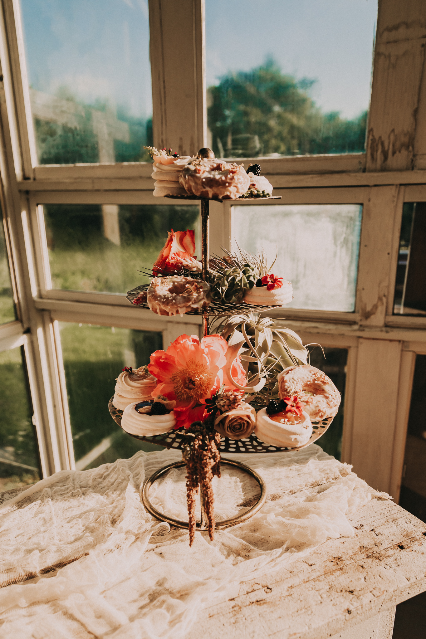 Dessert ideas: Flower Farm Styled Shoot by Billie-Shaye Style featured on Nashville Bride Guide