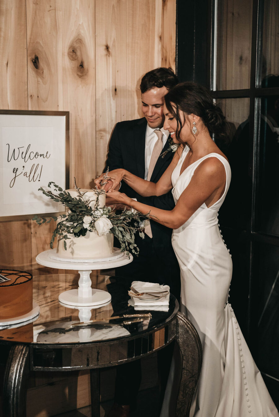 Greenery filled Allenbrooke Farms wedding featured on Nashville Bride Guide