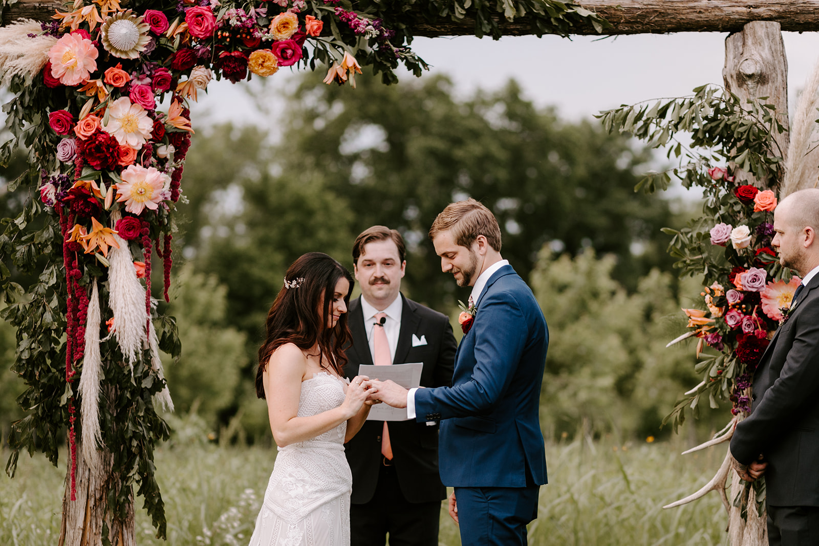Outdoor wedding ceremony at Long Hollow Gardens
