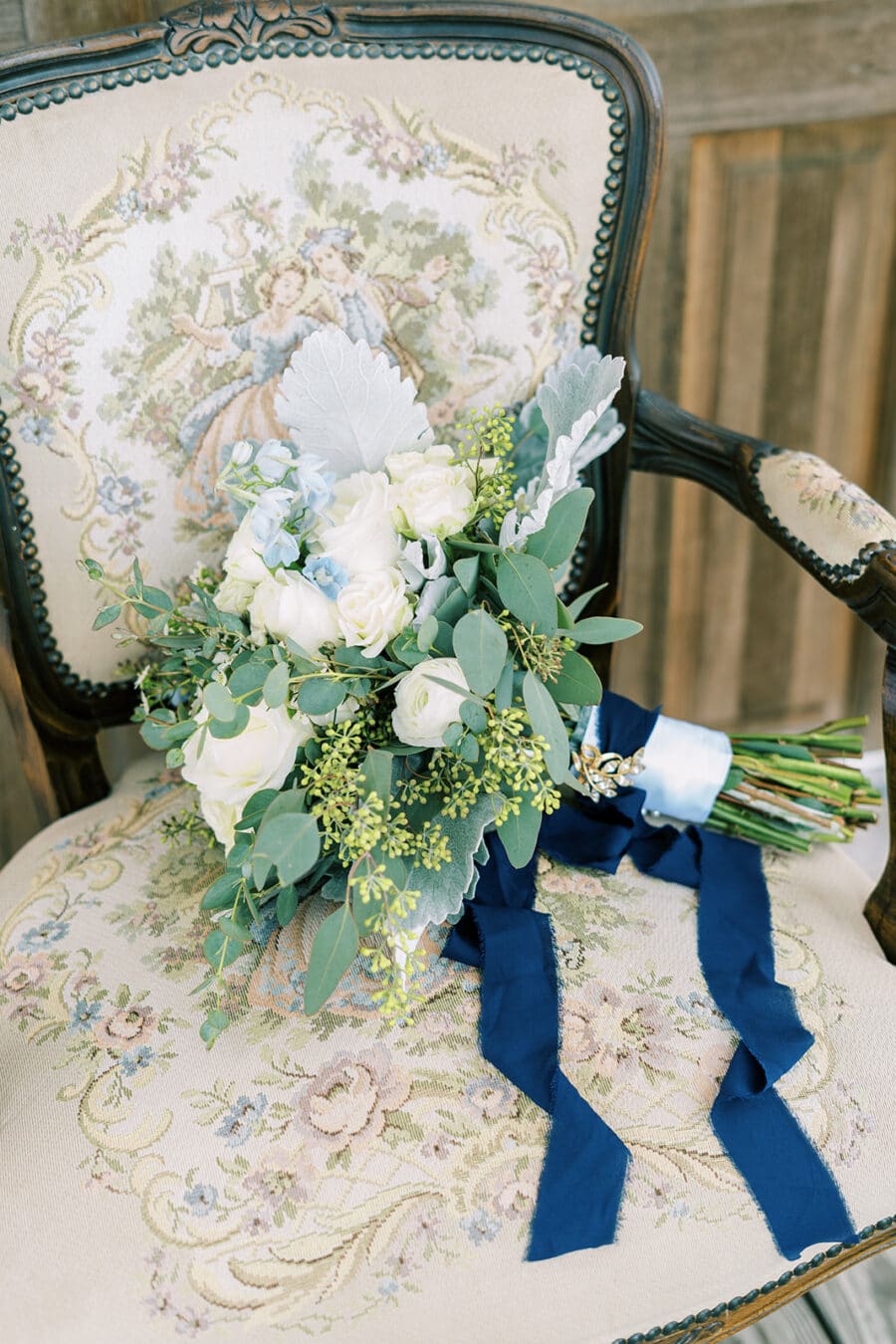 White and greenery wedding bouquet | Nashville Bride Guide