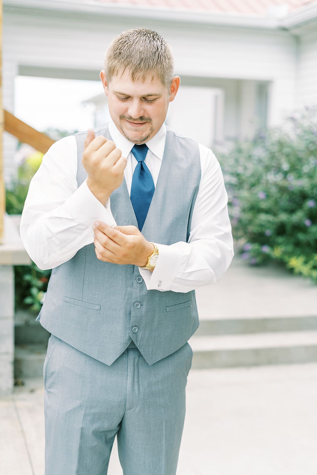 Blue wedding tie | Nashville Bride Guide