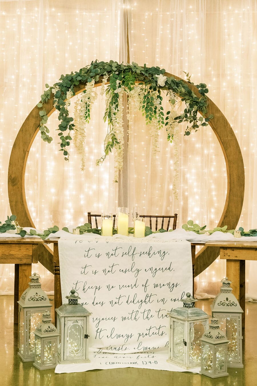 Rustic wedding sweetheart table inspiration | Nashville Bride Guide