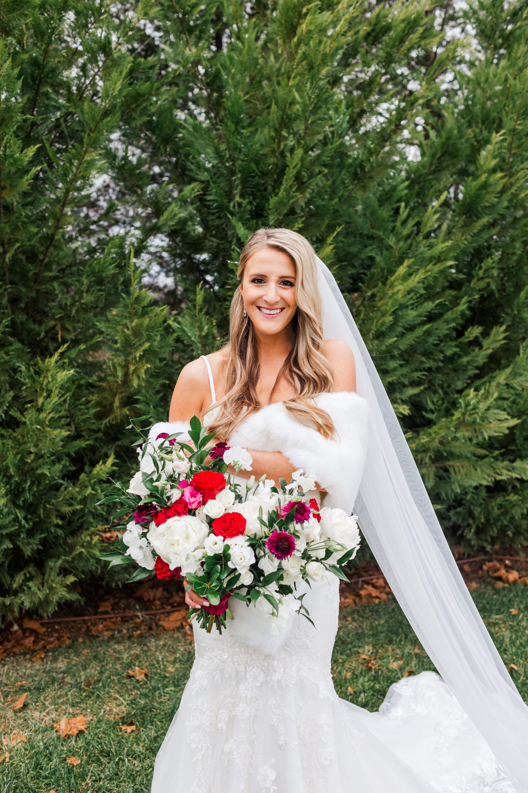 White and red wedding bouquet | Nashville Bride Guide