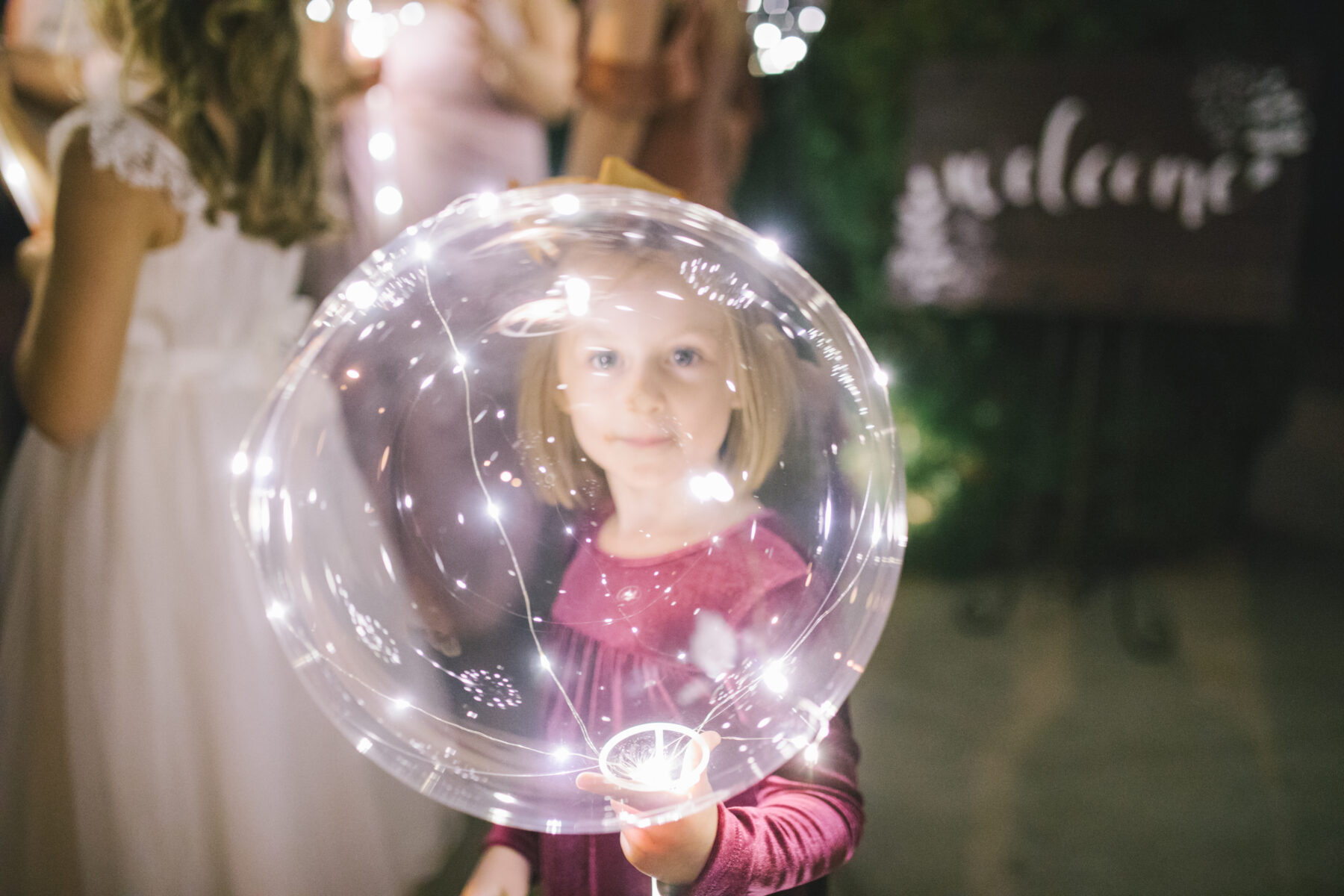 Glowing wedding balloon | Nashville Bride Guide