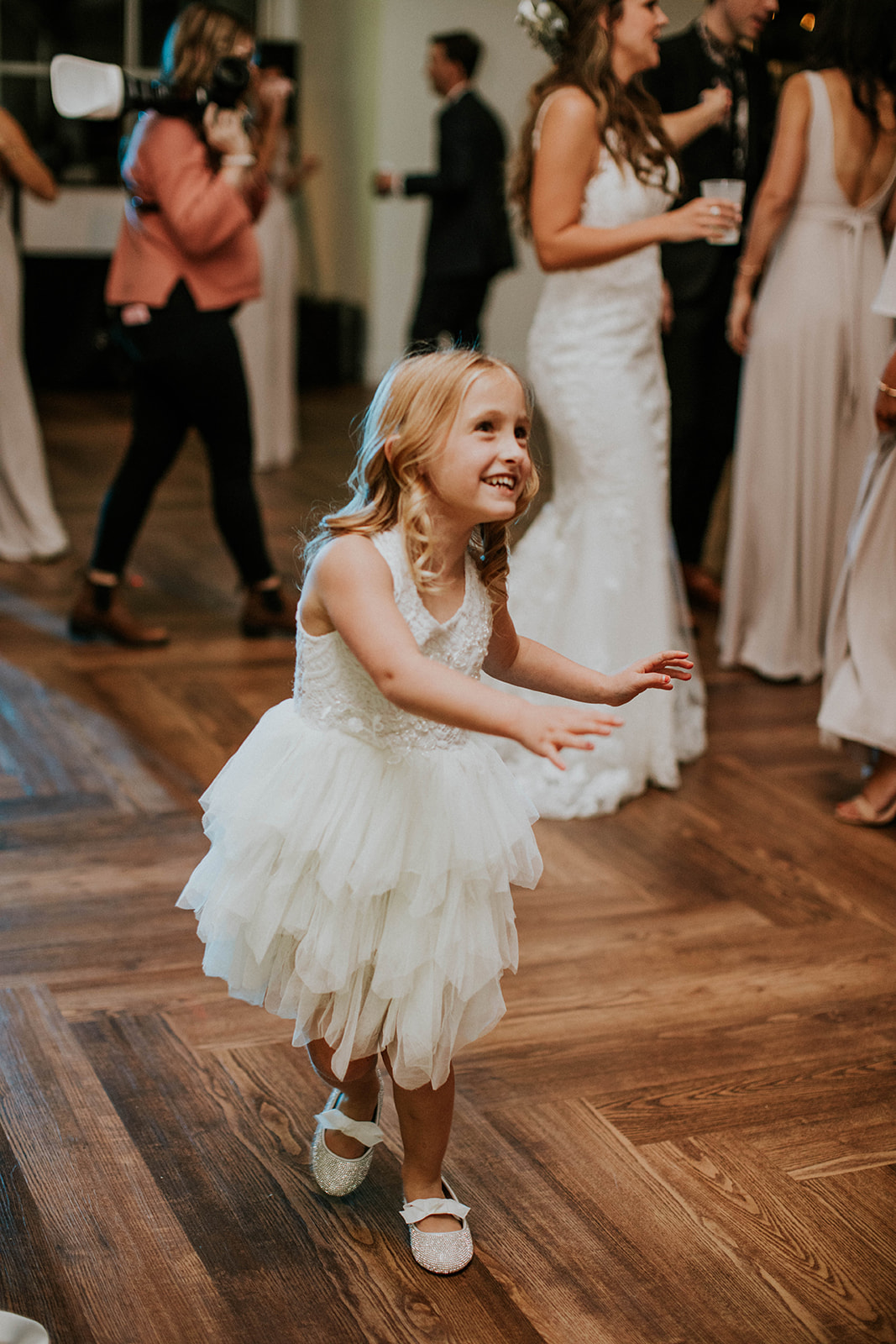 Flower girl dancing | Nashville Bride Guide