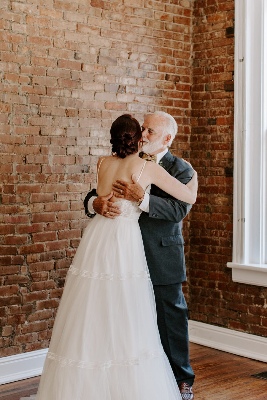 Father daughter first look at McConnell House | Nashville Bride Guide