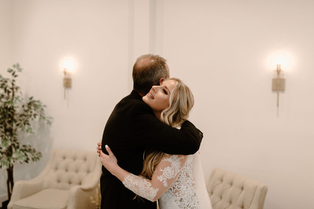 Father daughter first look | Nashville Bride Guide
