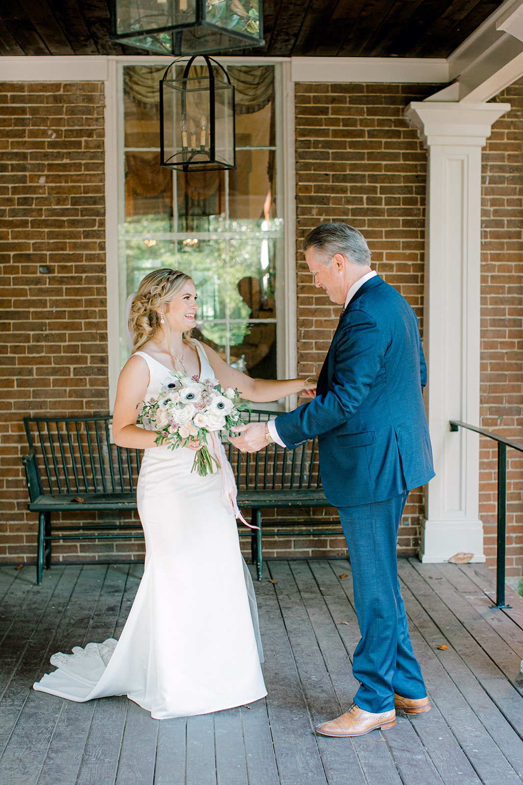 Father of the bride first look | Nashville Bride Guide