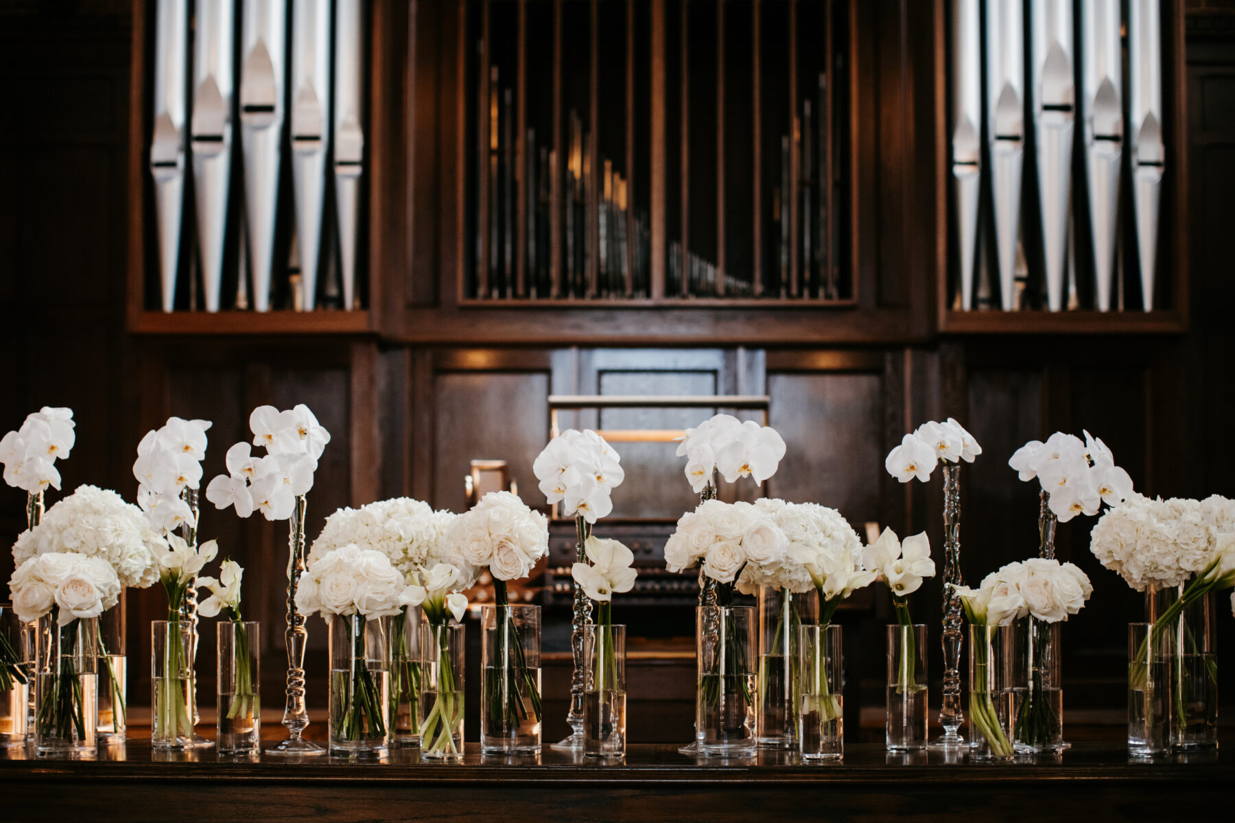 White Ceremony Flowers | Nashville Bride Guide