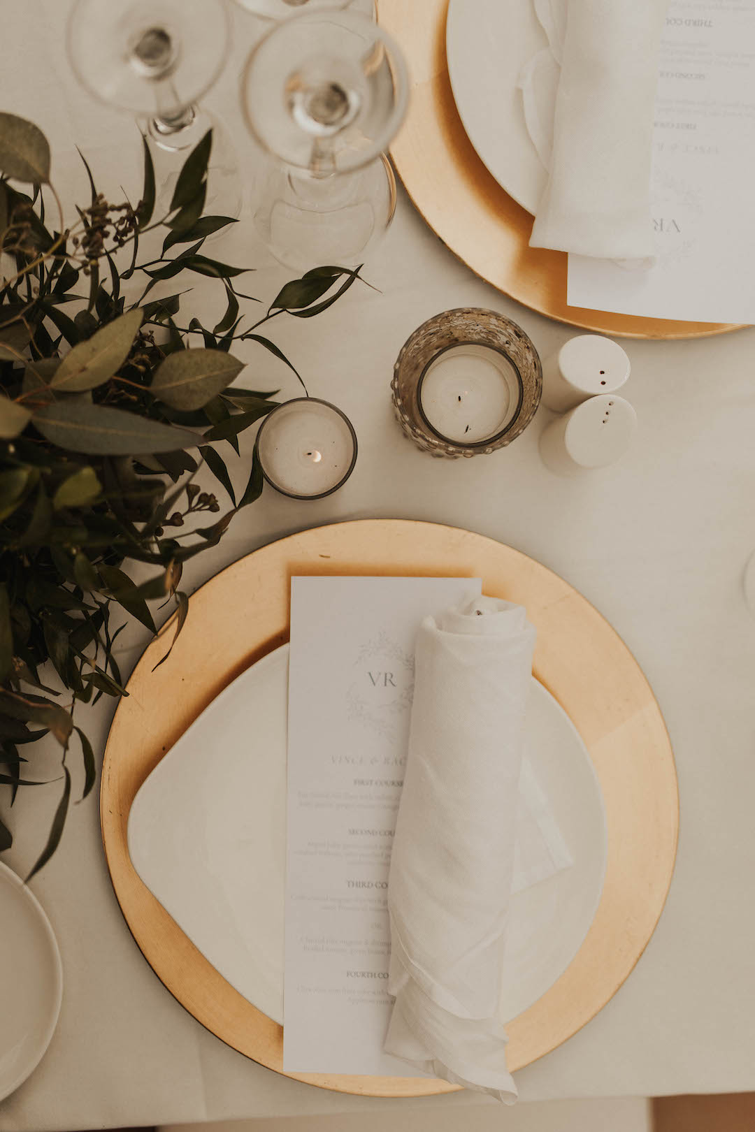 Gold and white wedding place setting