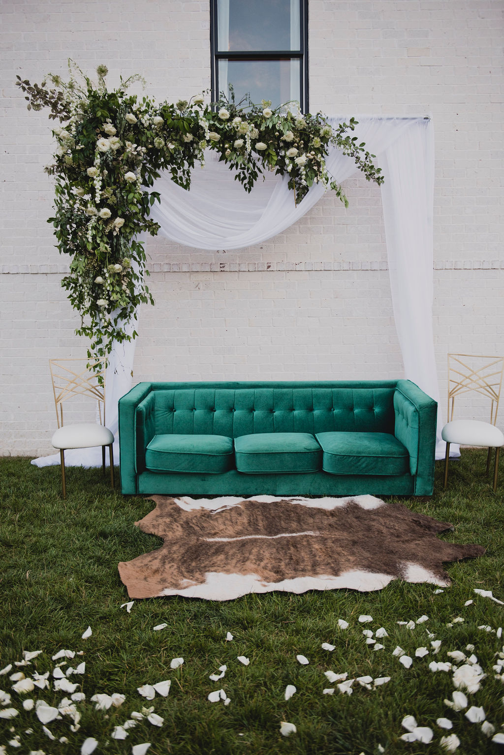Vintage wedding decor for outdoor wedding
