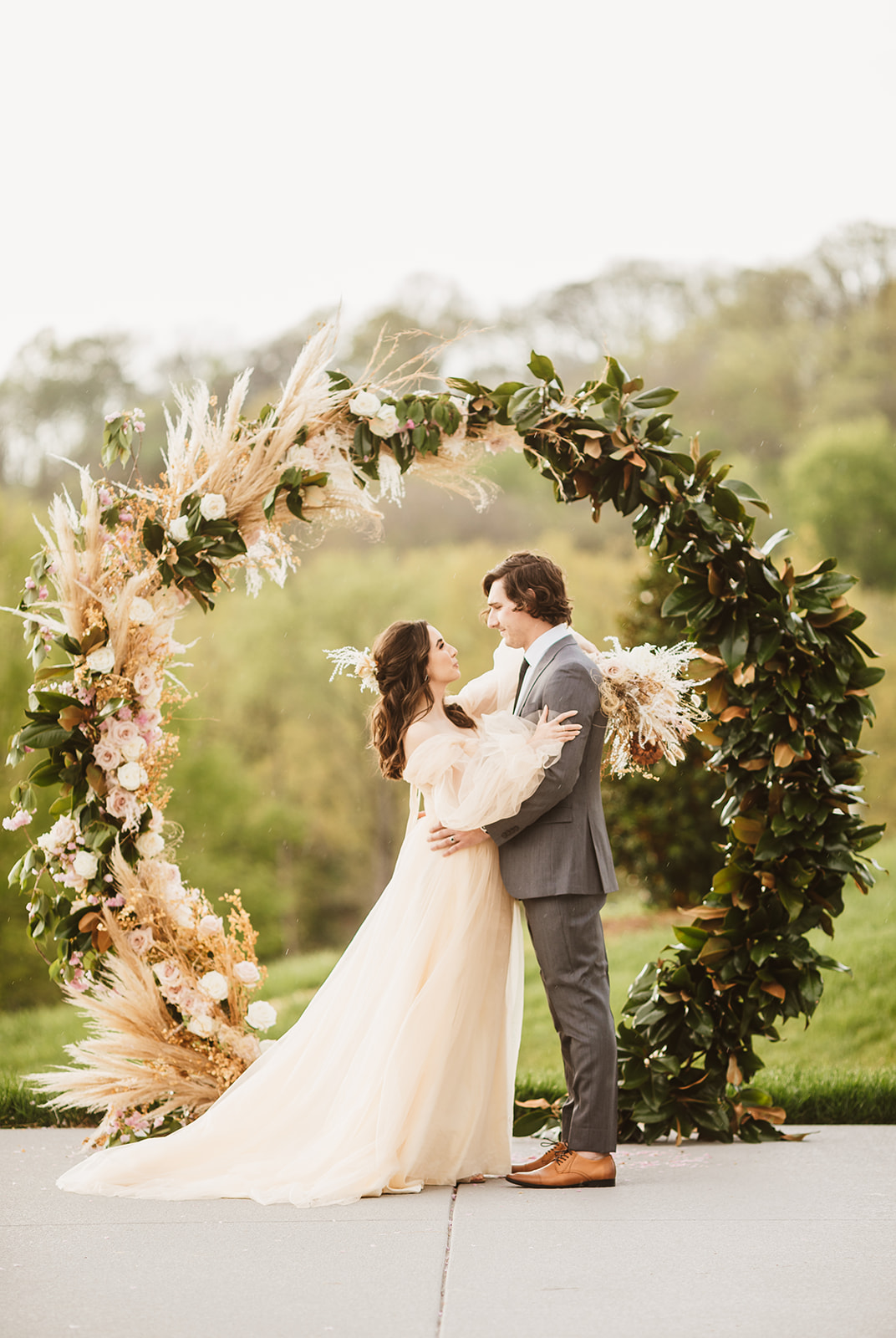 Mansion & Marsh Tennessee wedding flowers