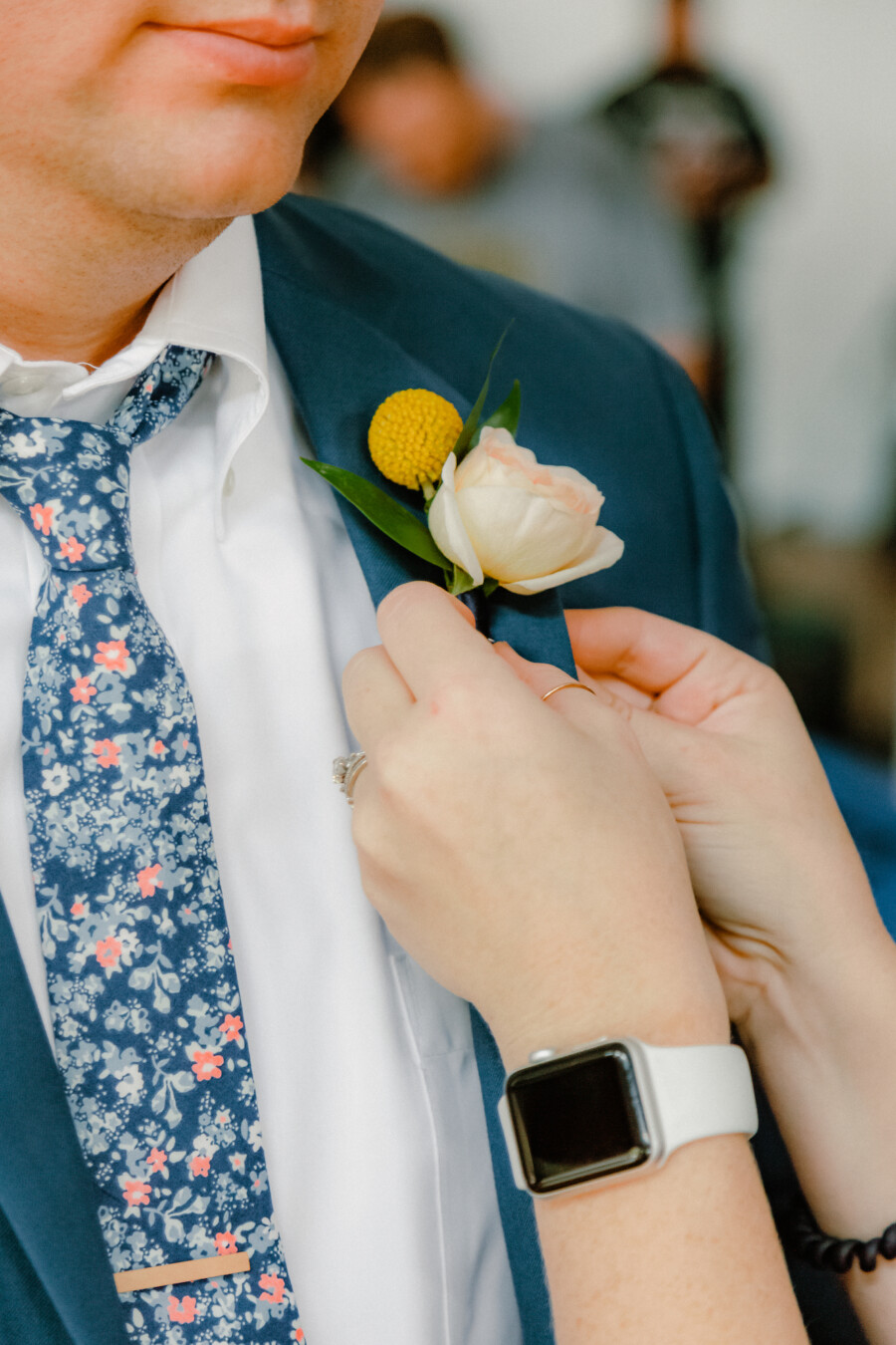 Floral groom's tie