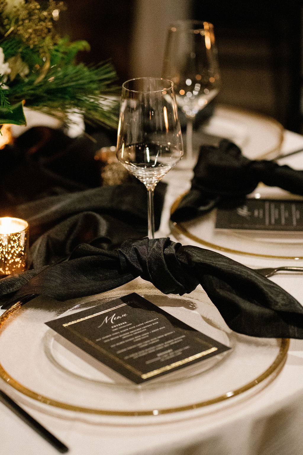 Black and gold wedding table decor