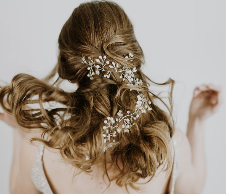 Stylish and Pretty Wedding Accessories for the Bride
