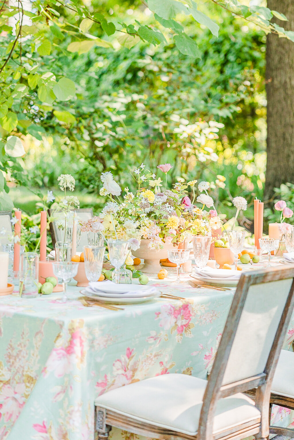 Colorful Riverwood Mansion Wedding Styled Shoot