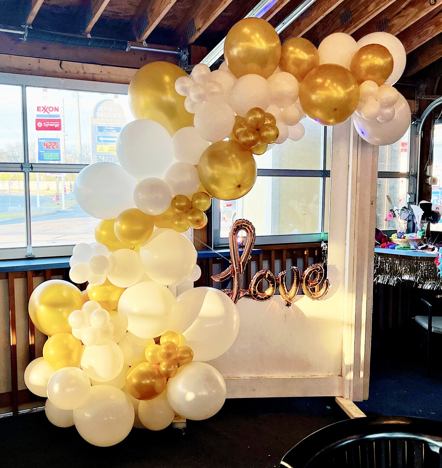Meet Party Up Balloon Co Nashville Event Decor