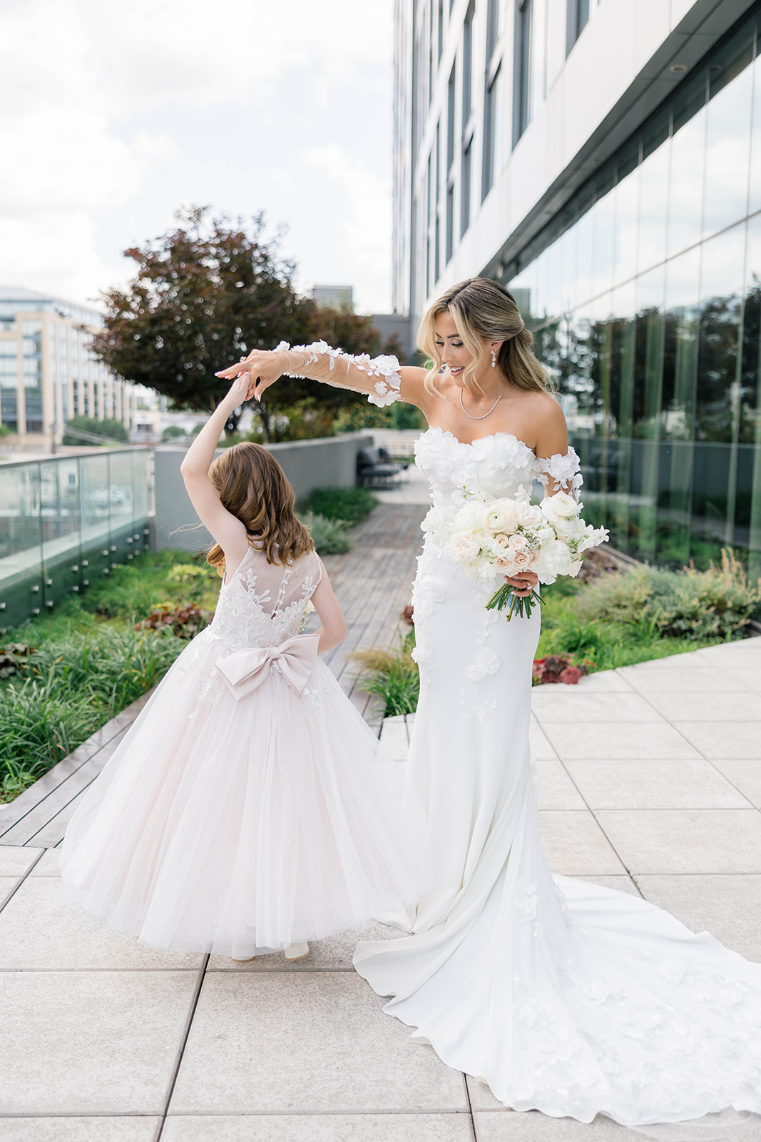 Tennessee Wedding with Timeless Color Palette