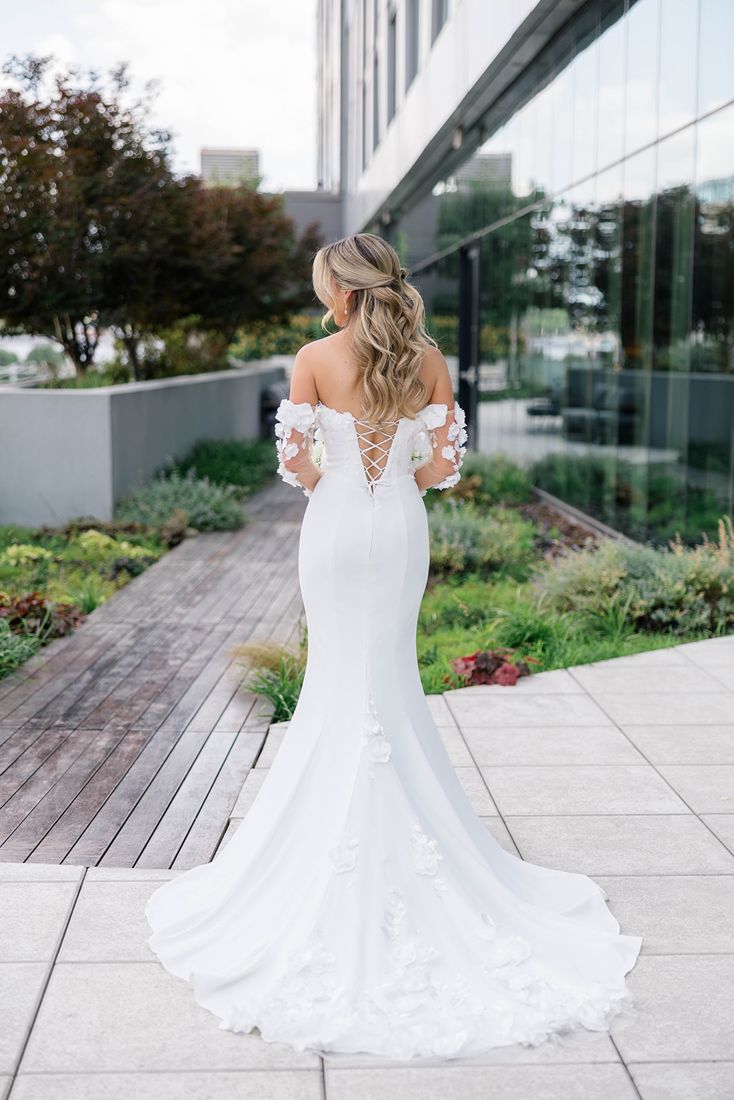 Tennessee Wedding with Timeless Color Palette
