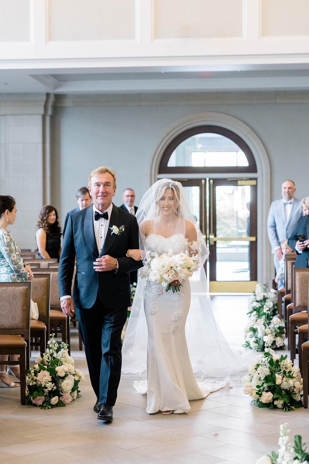 Tennessee Wedding with Timeless Color Palette