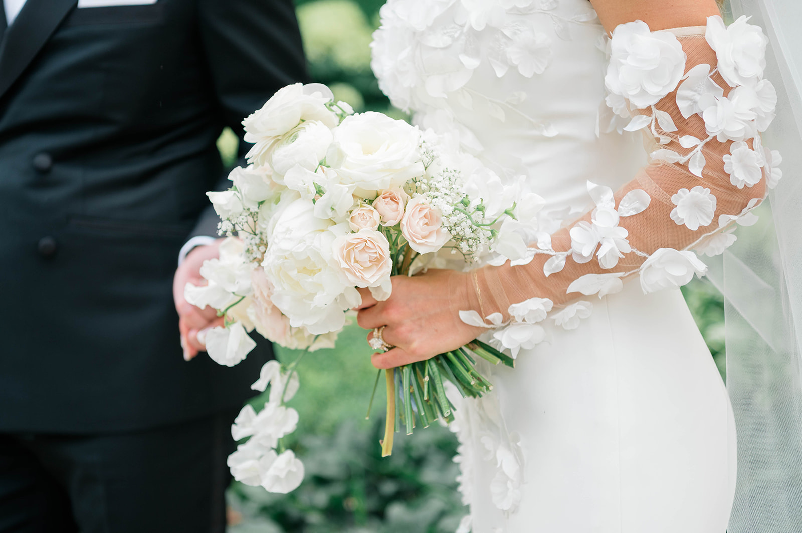 Tennessee Wedding with Timeless Color Palette