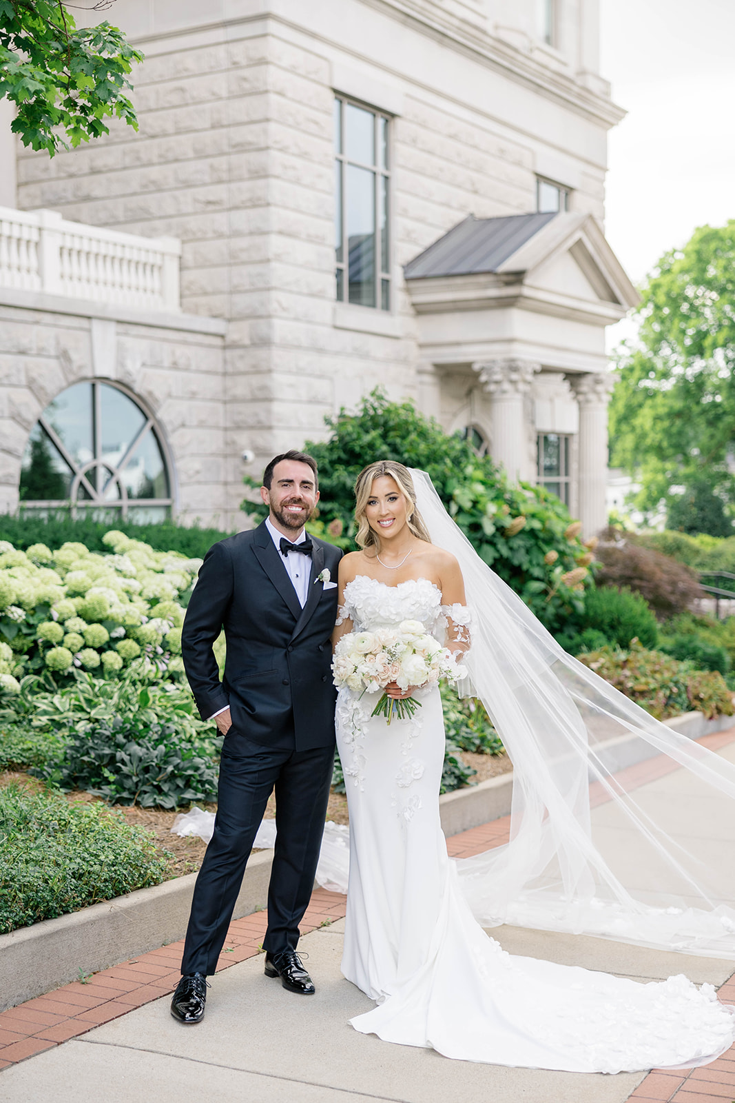 Tennessee Wedding with Timeless Color Palette