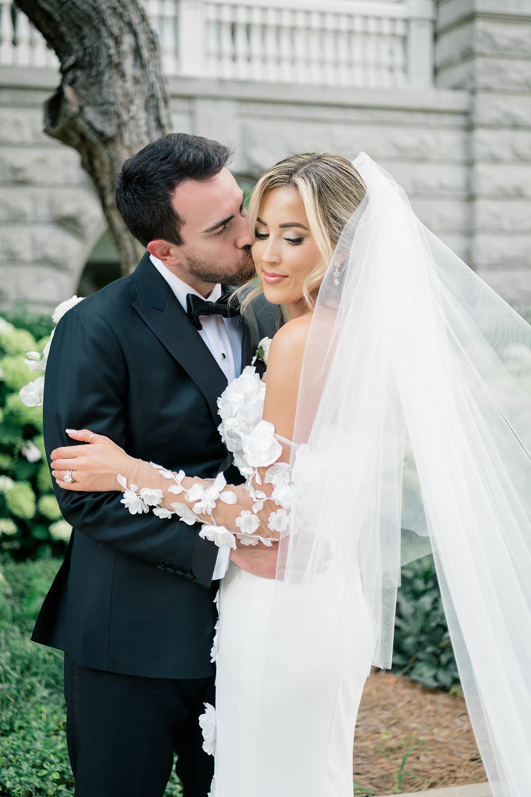 Tennessee Wedding with Timeless Color Palette