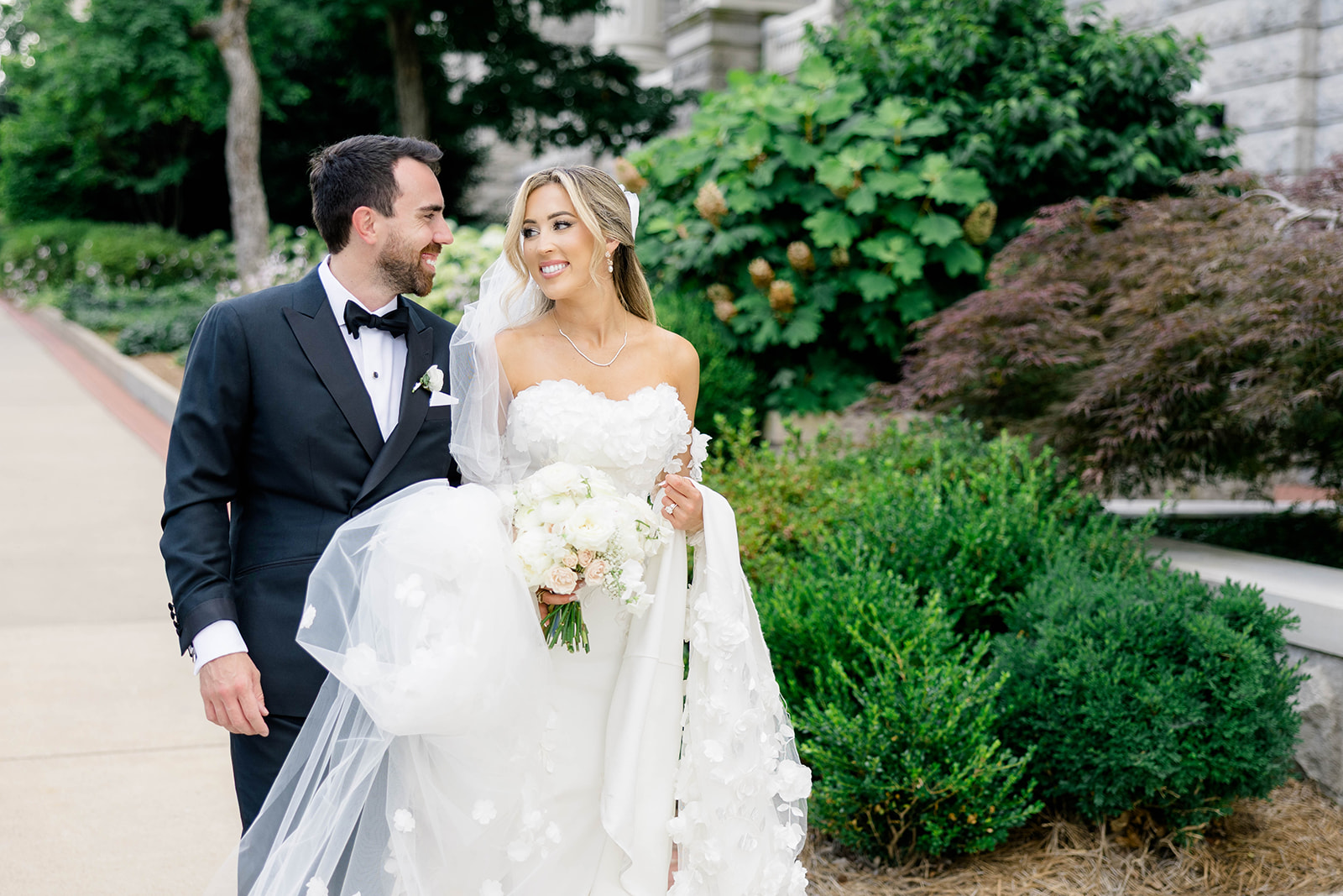 Tennessee Wedding with Timeless Color Palette