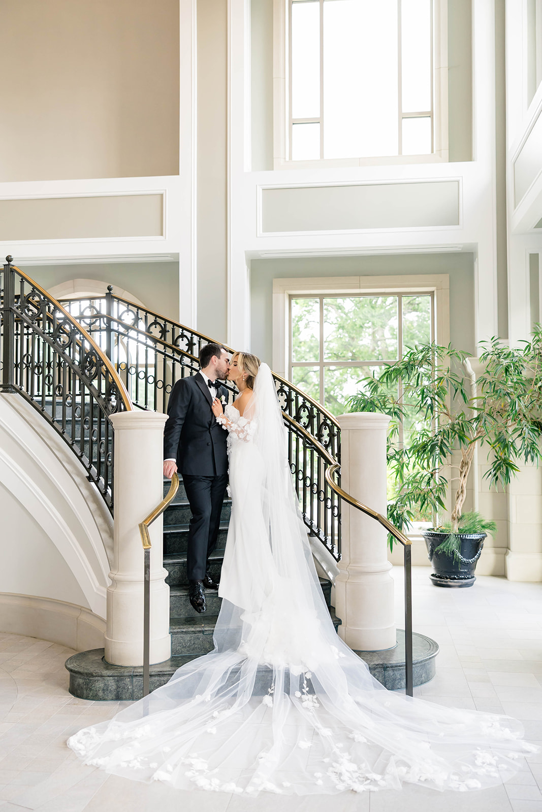 Tennessee Wedding with Timeless Color Palette