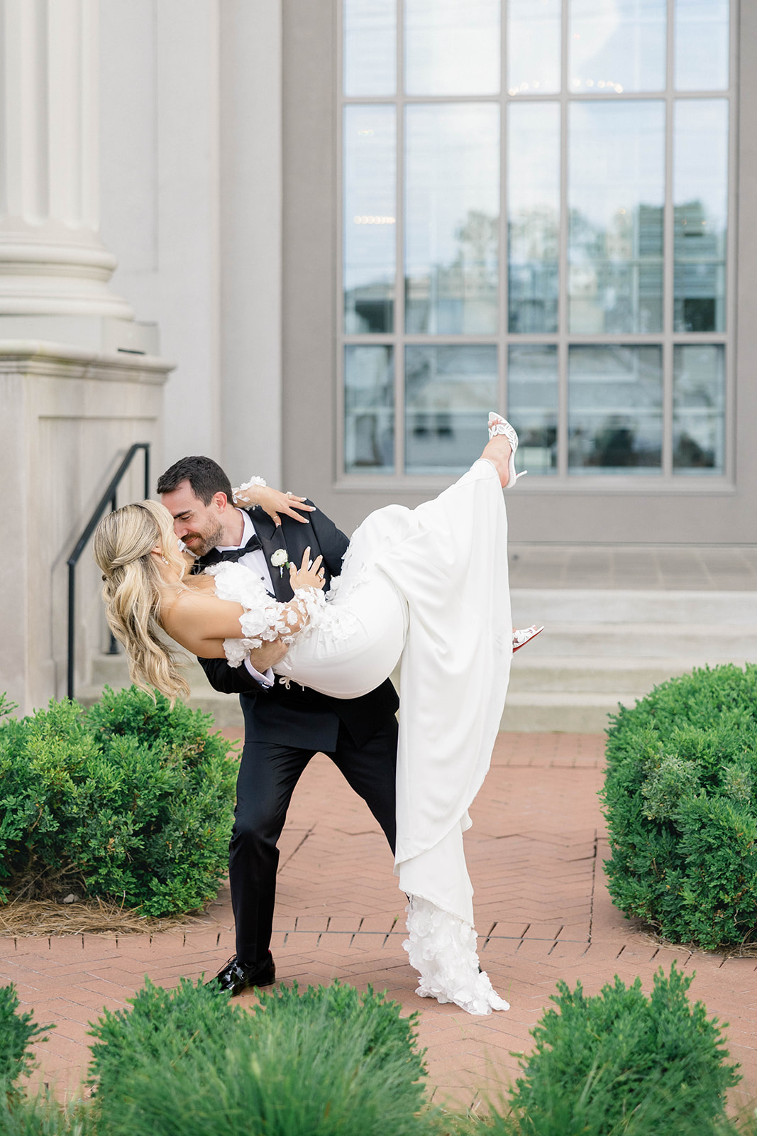 Tennessee Wedding with Timeless Color Palette