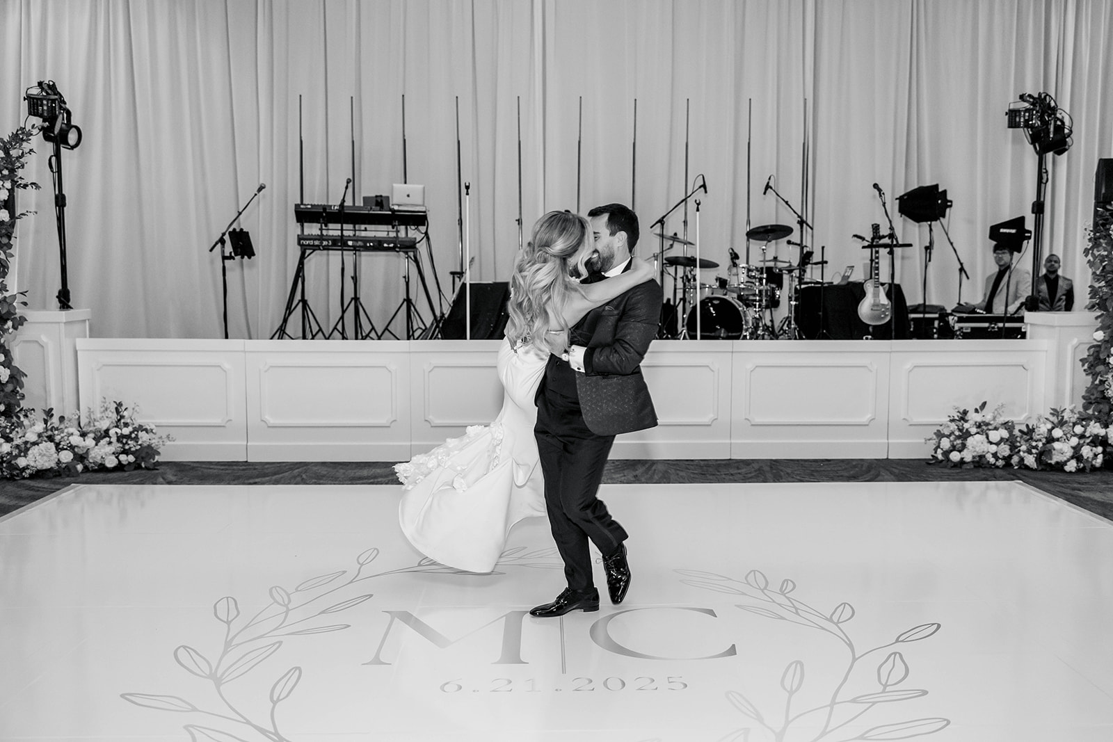 Tennessee Wedding with Timeless Color Palette